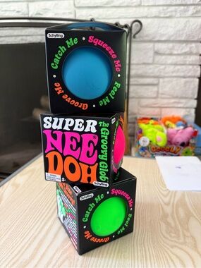 Scyhlling NeeDoh-  SUPER GROOVY GLOB